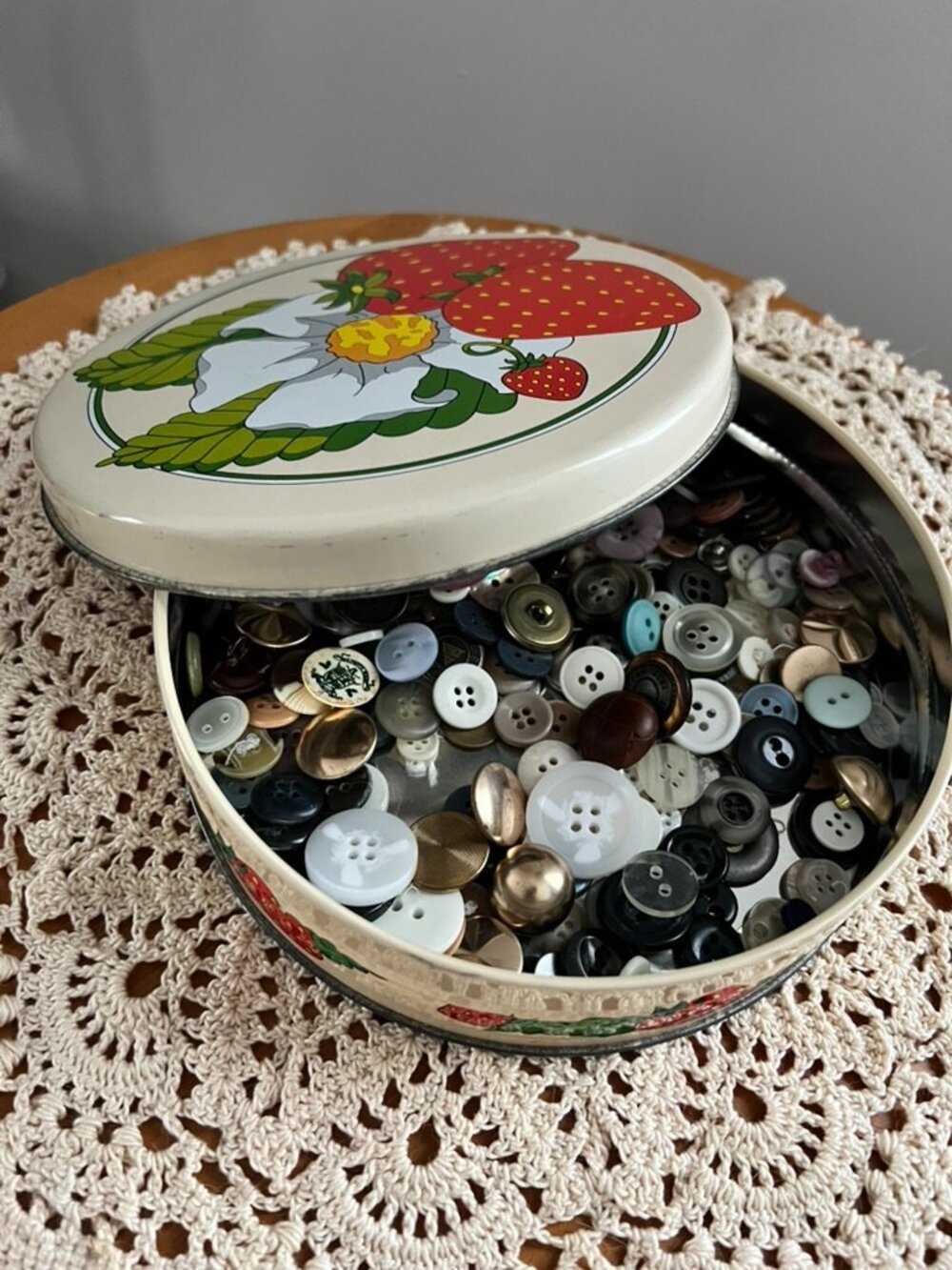 Vintage Strawberry Tin Filled With Assorted Buttons Mixed Button Collection
